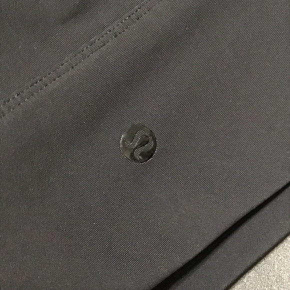 Lululemon Jet Pant in Black. - Picture 8 of 11